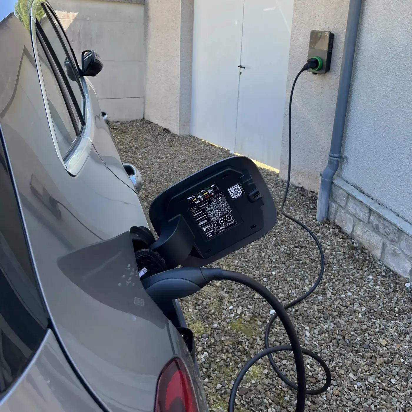 Électricien ELC en borne de recharge irve à Creil